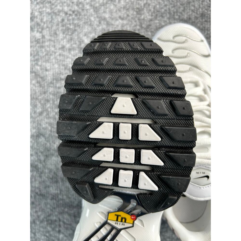 Nike Air Max Plus TN Women's 6 White Gray Black Running Shoes - Picture 9 of 12